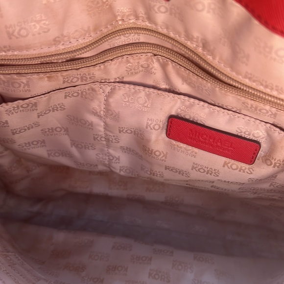 Michael Kors Jet Set Red bag - Picture 3 of 5